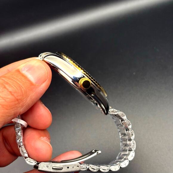 Invicta 69010 Mens Two-Tone Stainless Steel Watch Silver Dial NIBWT - Picture 10 of 17